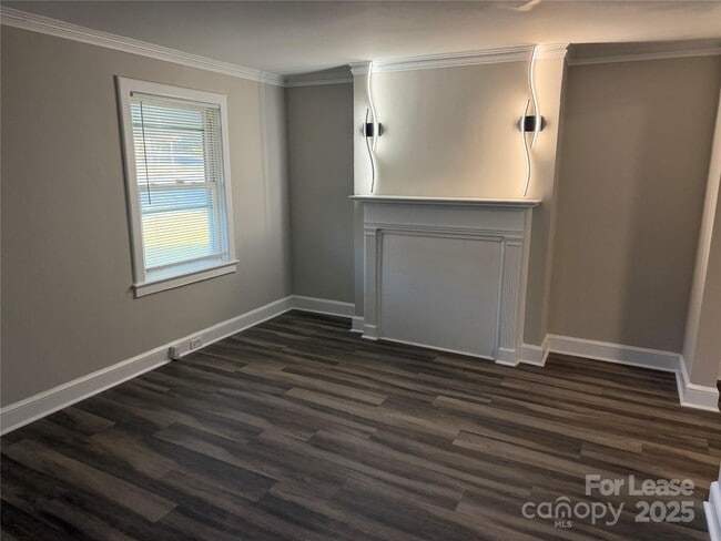 Building Photo - 3516 The Plaza