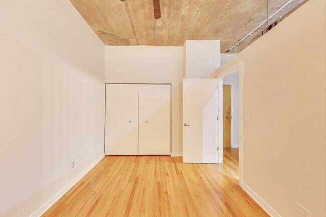 Building Photo - 1150 W 15th St
