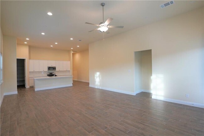 Building Photo - 600 C-Bar Ranch Trl