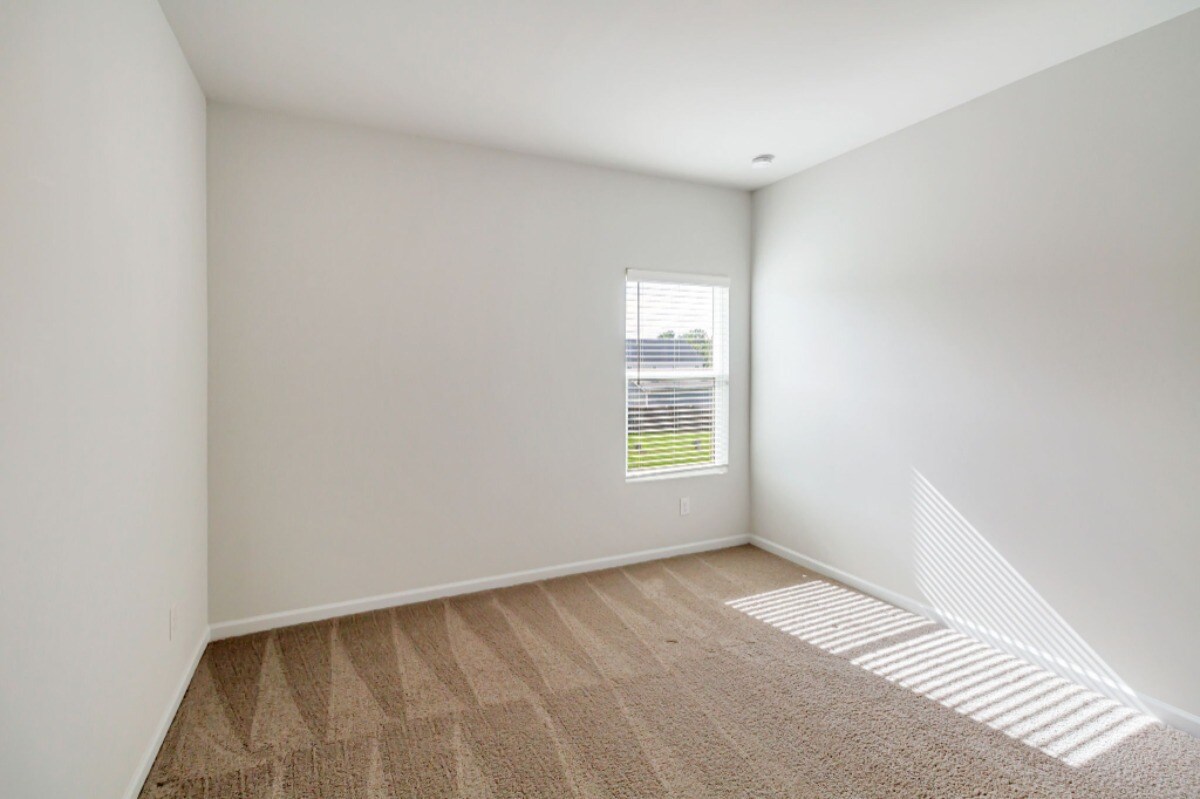 Building Photo - 220 Arwen Dr