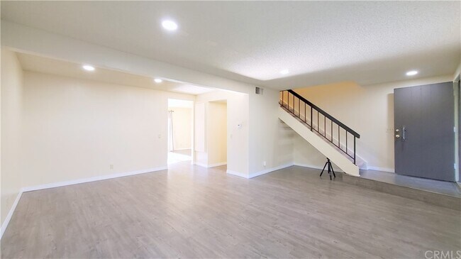 Building Photo - 719 Briarwood Ln