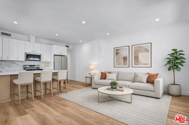 Building Photo - 616 N Vista St