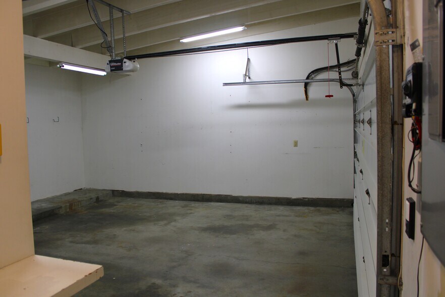 Building Photo - 1219 1st St