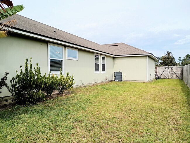 Building Photo - 112 Goldenrod Lake Dr