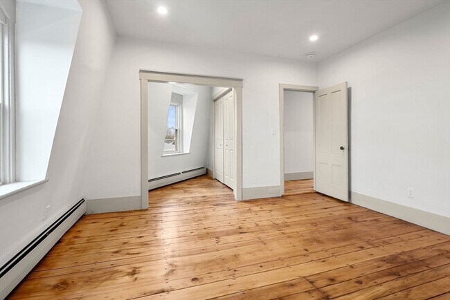 Building Photo - 6 Mt Vernon St