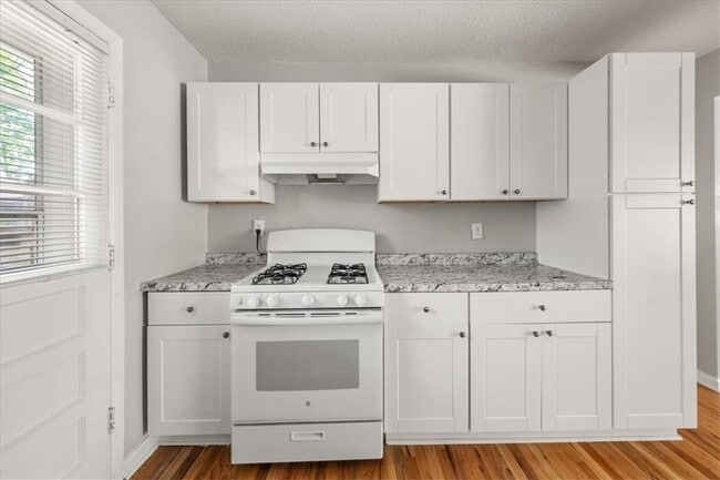 Building Photo - 190 Opal Dr