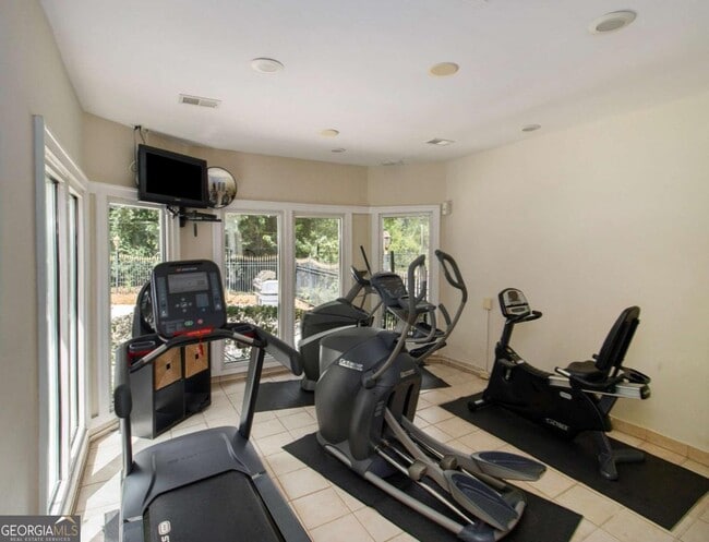 Building Photo - 3307 Pine Heights Dr NE