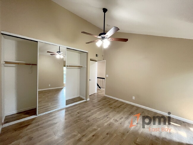 Building Photo - Stylish 2-Bedroom Townhouse in Prime Walnu...