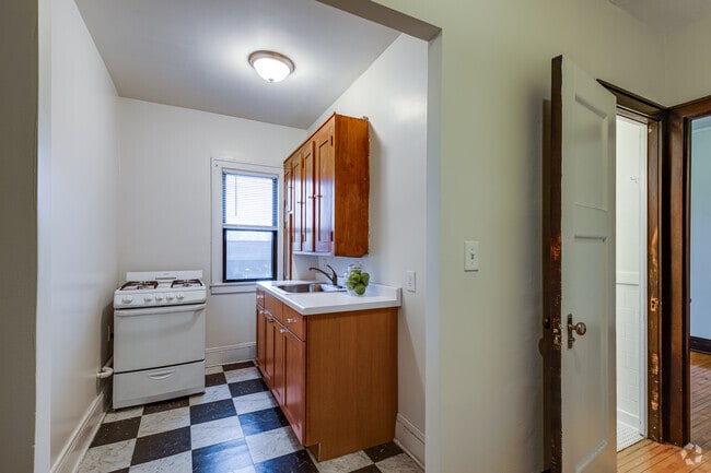 1325 W 27th St - 1BR, 1BA - 600SF – Unit 1 - Kitchen - 1325 West 27th