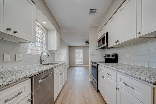 Building Photo - 7315 Housman