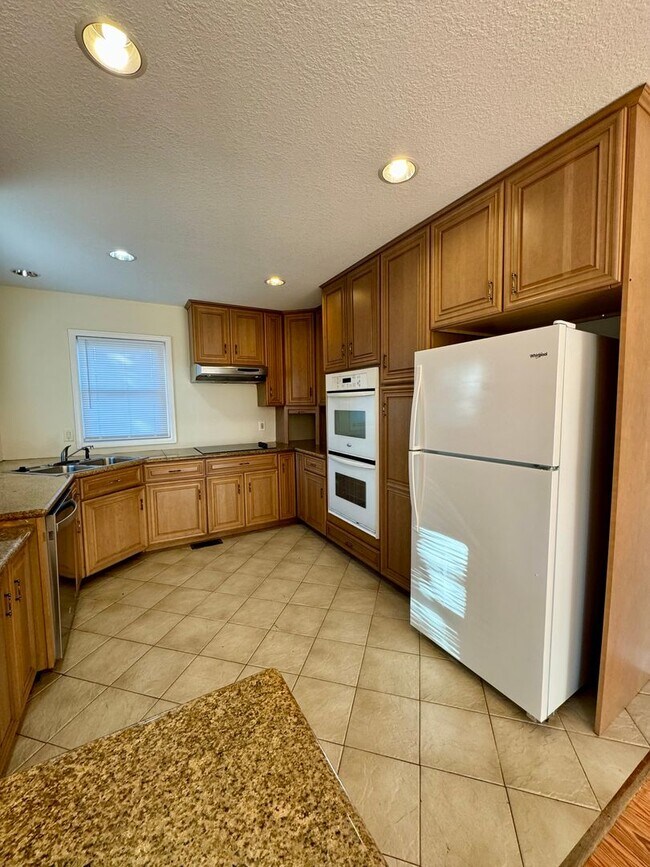 Building Photo - Duplex for Rent in TA school District