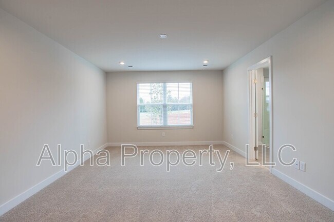 Building Photo - 215 Clearwood Dr