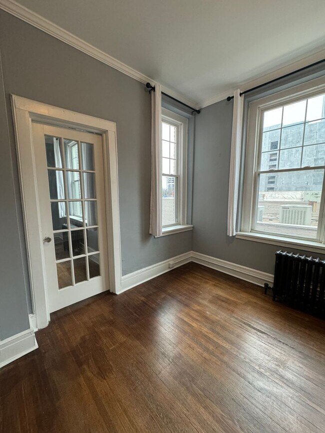 Building Photo - *COMING SOON* Charming Two Bedroom in Uptown Clt!
