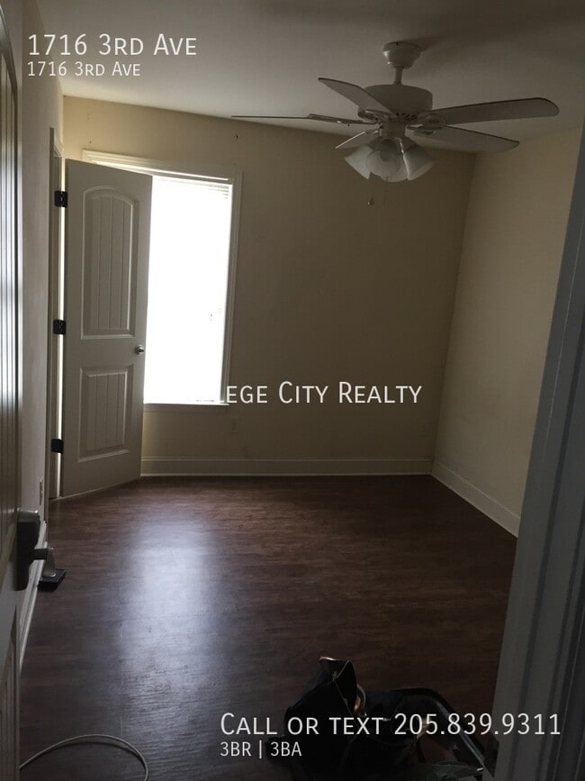 Building Photo - 1716 3rd Ave