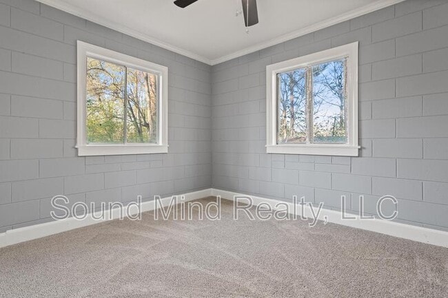 Building Photo - 914 Ranch Farm Rd