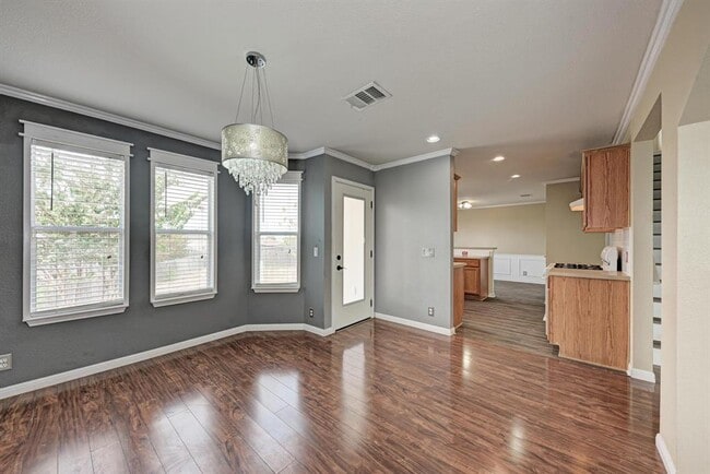 Building Photo - 903 Estate Dr