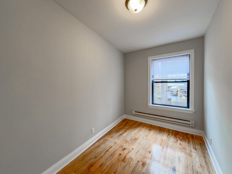 Building Photo - 516 W Melrose St