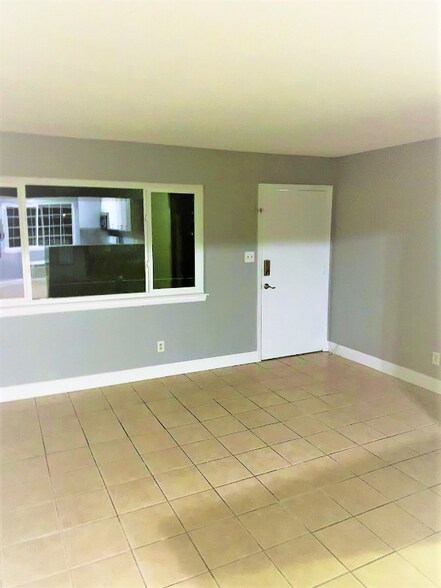 Building Photo - 1050 Grand Ave