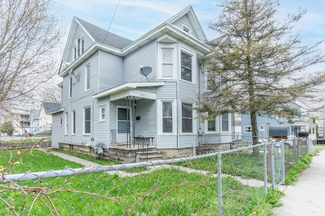Building Photo - 123 State Pl
