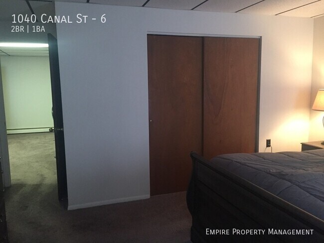 Building Photo - 1st Floor: 2 Bedroom / 1 Bathroom Apartmen...
