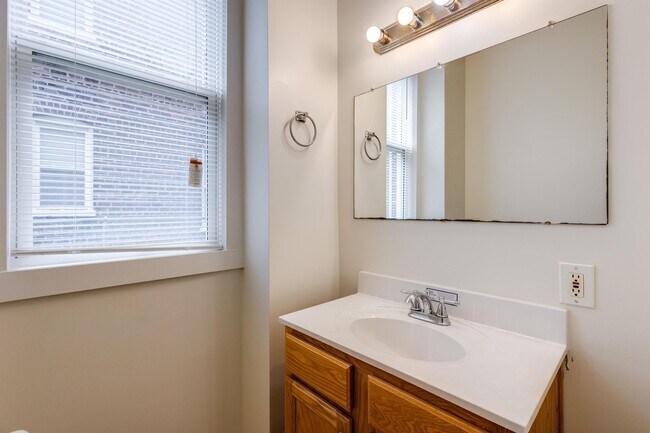 Building Photo - 202 Wellford St