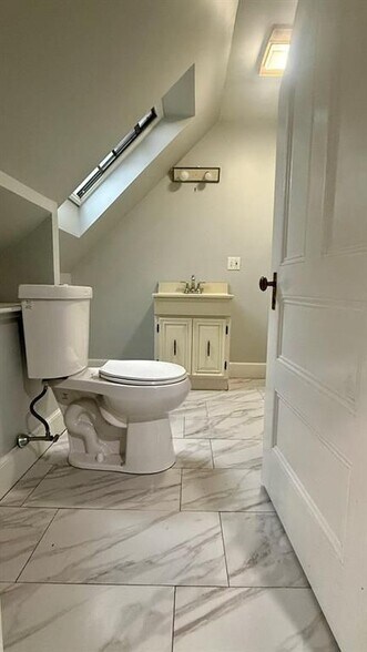 Building Photo - 209 Cottage St.