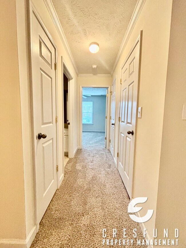 Building Photo - 2 Bed, 2 Bath - BRAND NEW CARPET!!! READY FOR MOVE IN TODAY!