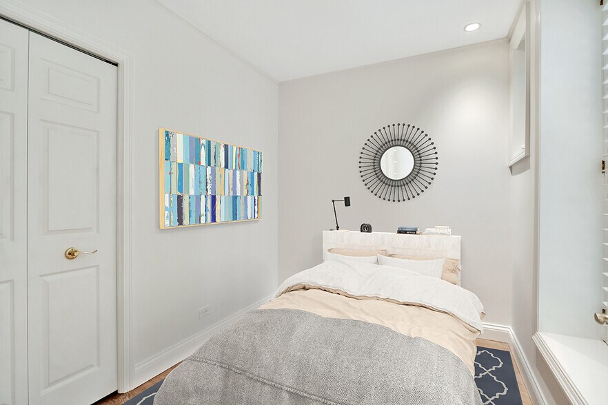 Building Photo - 1228 N Dearborn St