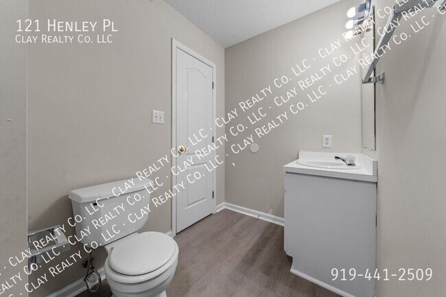 Building Photo - 121 Henley Pl