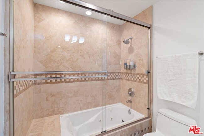 Building Photo - 6419 Ocean Front Walk