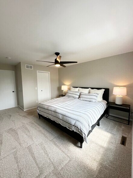 Master Bedroom w/ HUGE Walk in closet - 12652 43rd St NE