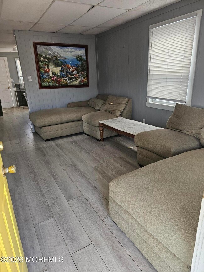 Building Photo - 103 16th Ave