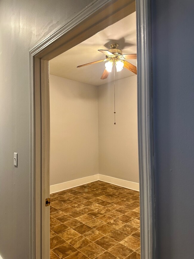 Building Photo - 1005 Charles St