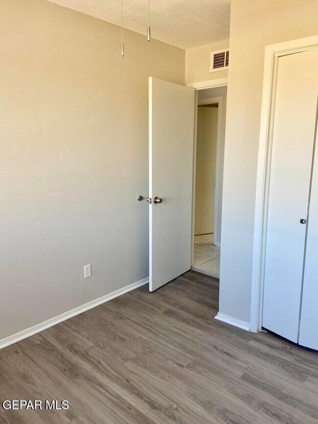 Building Photo - 6932 Escondido Dr