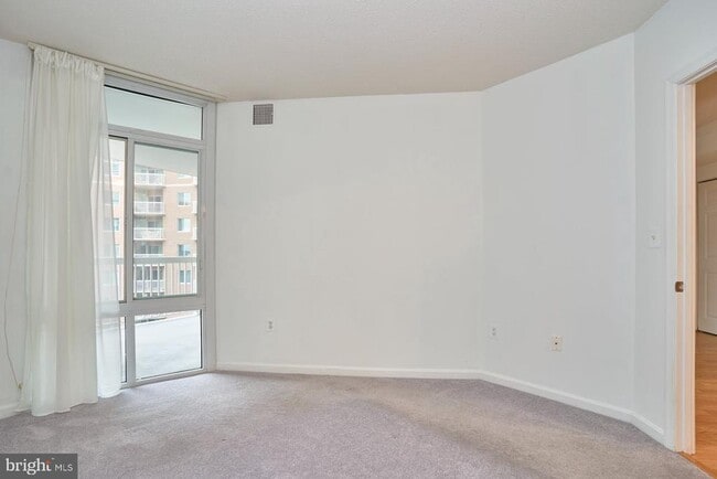 Building Photo - 3101 N Hampton Dr