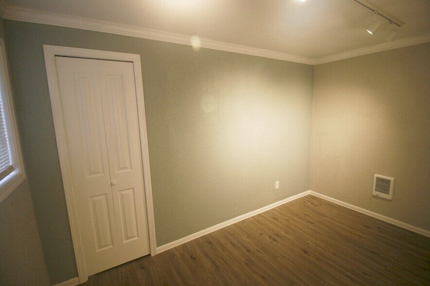 Building Photo - 1515 SE Mill St