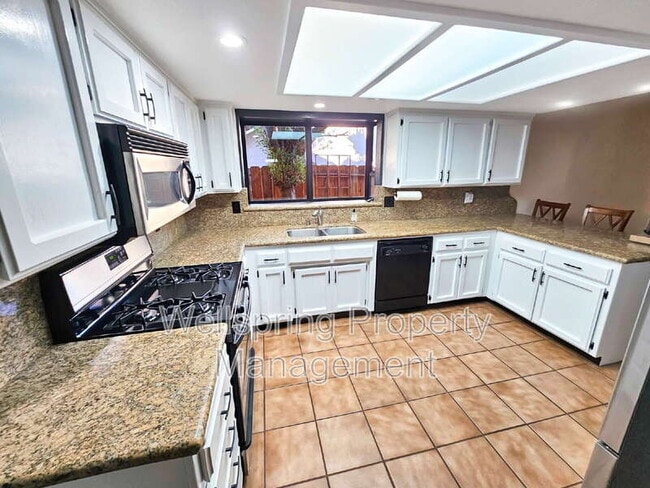 Building Photo - 413 Mt Rainier Pl