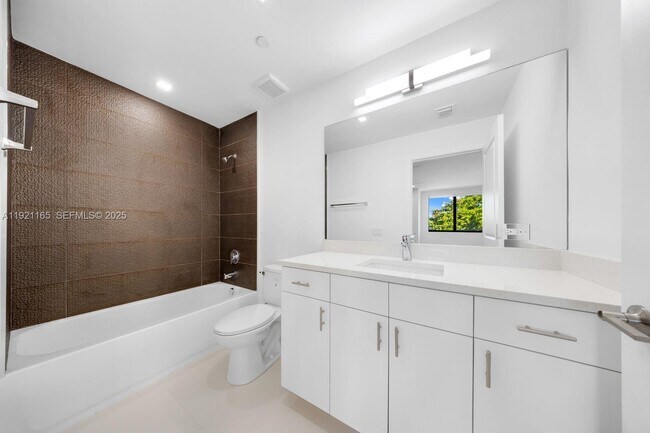 Building Photo - 20 NE 19th Ave