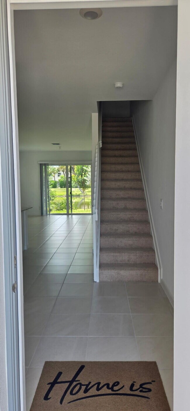 Building Photo - 202 Lakeside Lndg Dr