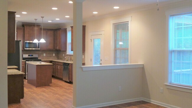 Building Photo - ~~ Charming 4 Bedroom in Logan Ridge Subdivision ~~