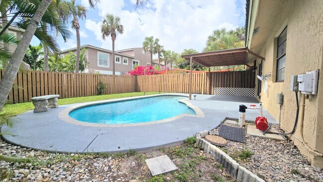 Building Photo - 1530 NW 93rd Terrace