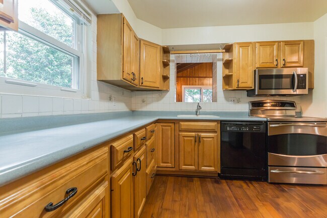 Building Photo - 9702 Bellevue Dr