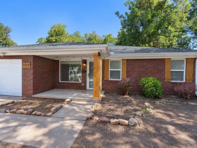 Building Photo - Charming 2 Bed 1 Bath
