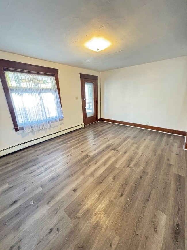 Building Photo - Charming Craftsman-Style Split Home – 3 Bedrooms, 1 Bath