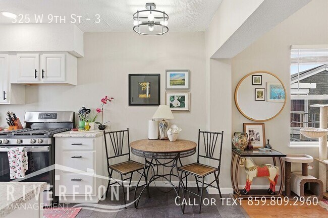 Building Photo - 325 W 9th St