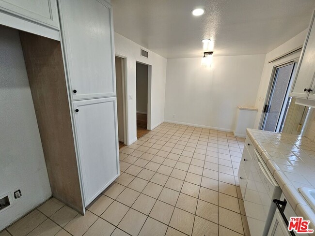 Building Photo - 1957 N Bronson Ave