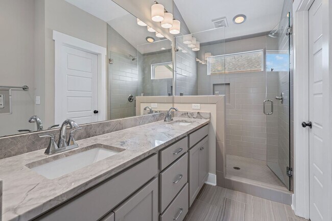 Building Photo - Beautiful North Nashville Home