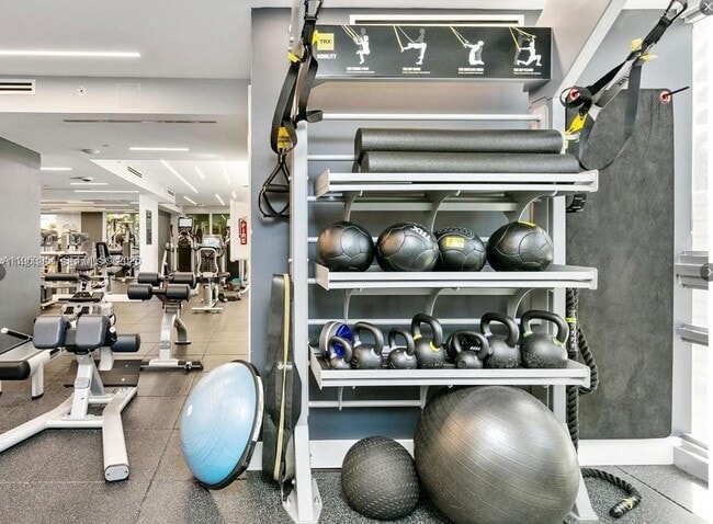 Building Photo - 1541 Brickell Ave