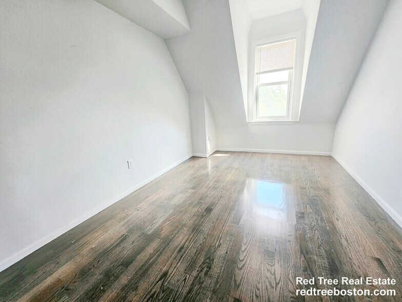 Building Photo - 1406 Beacon St