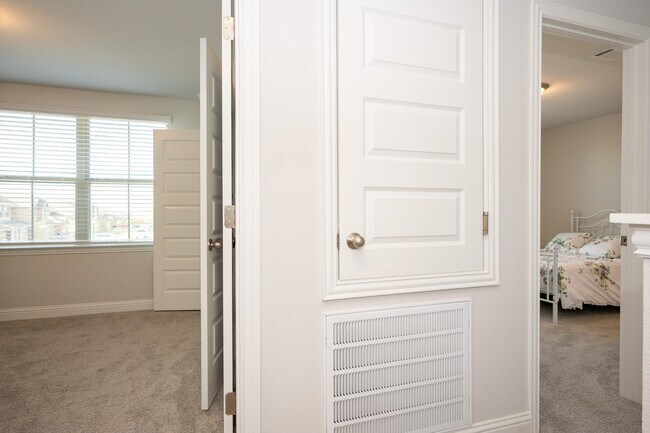 Building Photo - 409 Aurora Creek Ln